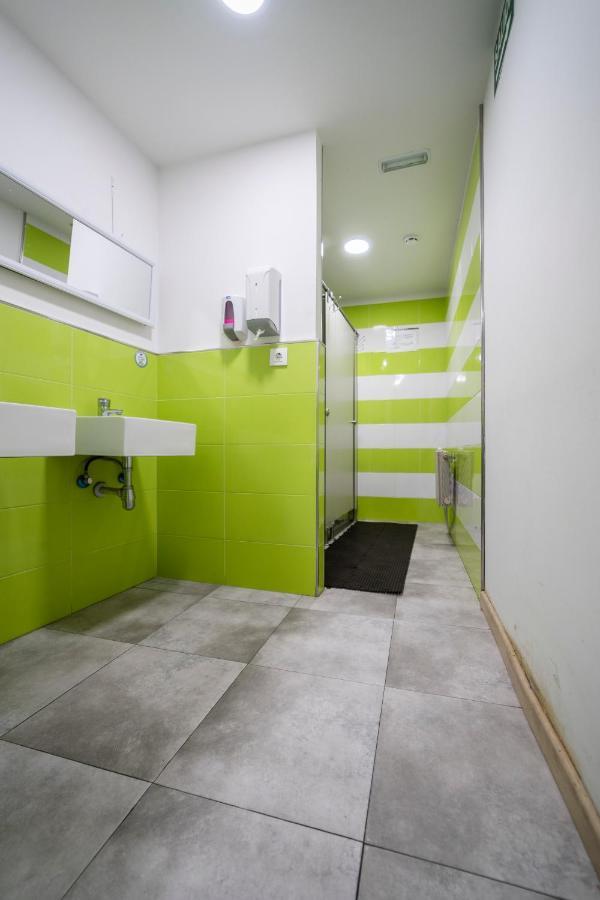 Shiku Hostel Lugo Ngoại thất bức ảnh