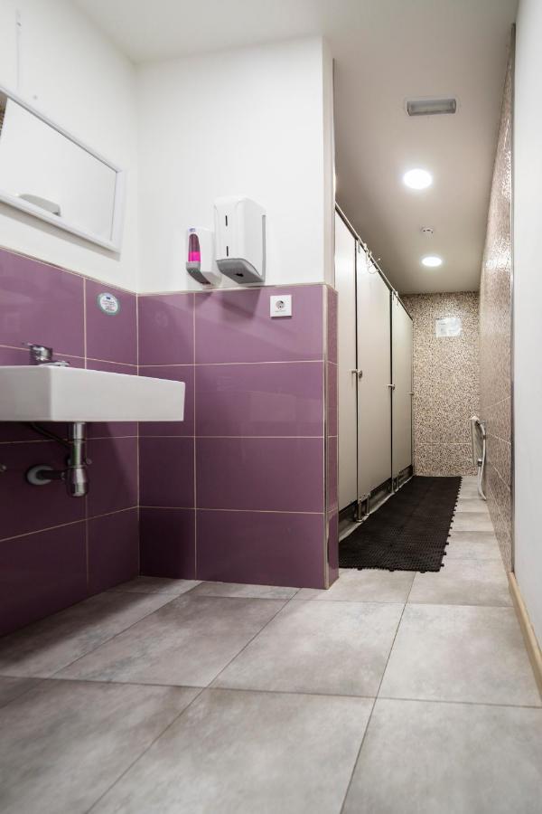 Shiku Hostel Lugo Ngoại thất bức ảnh