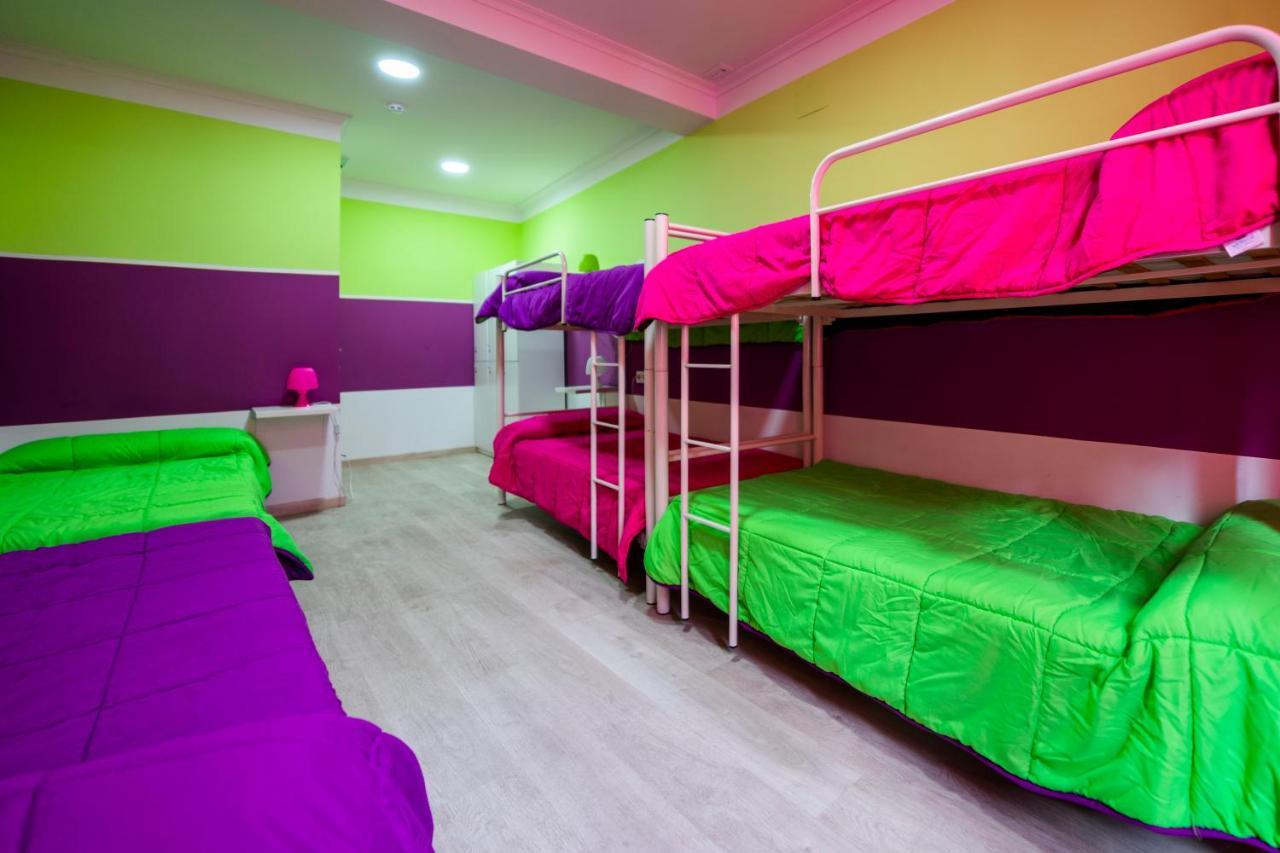 Shiku Hostel Lugo Ngoại thất bức ảnh
