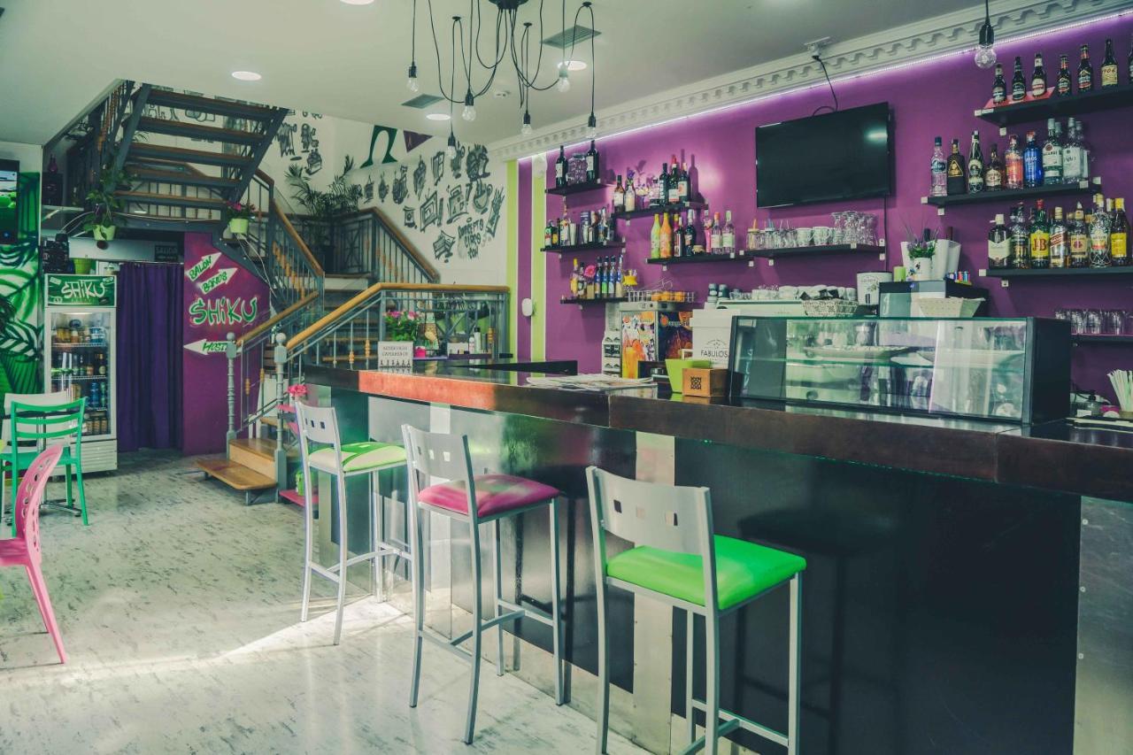 Shiku Hostel Lugo Ngoại thất bức ảnh